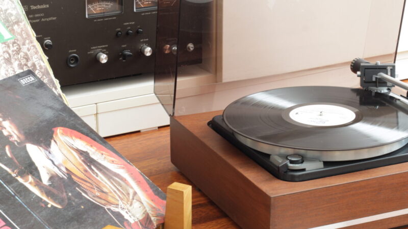 Gramofon_platne_zosilnovac