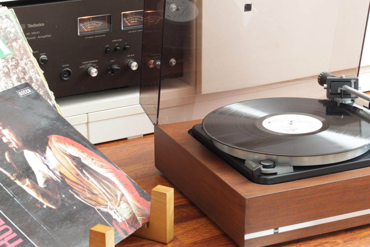 Gramofon_platne_zosilnovac