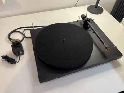 Gramofón Pro-Ject 1.2e