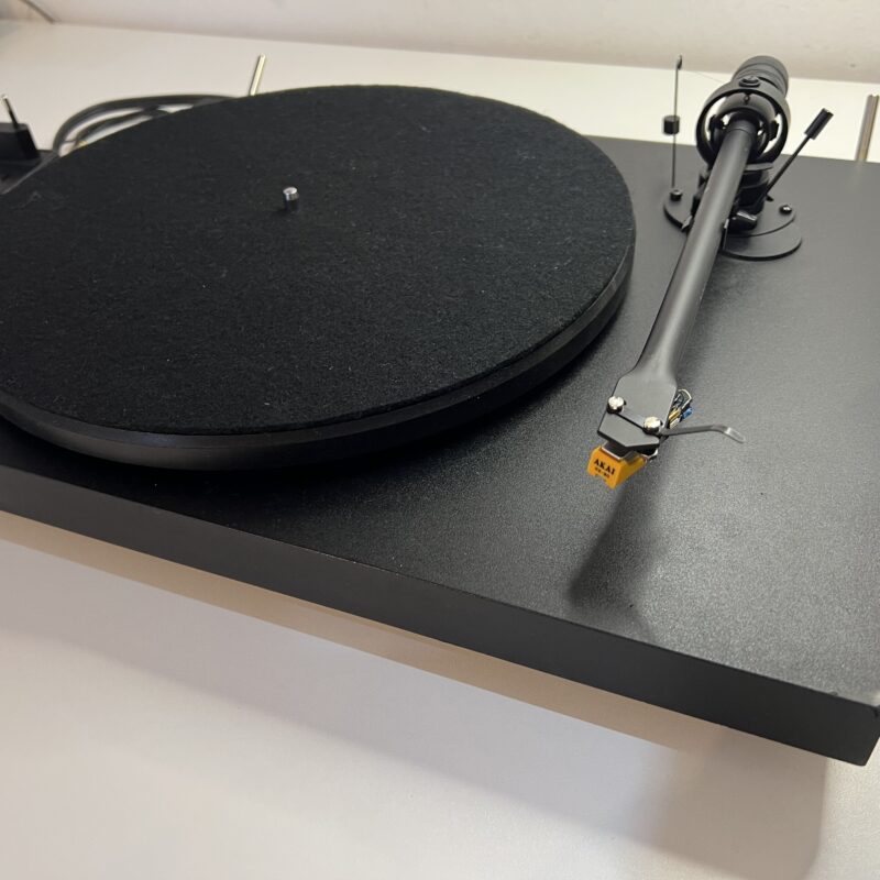 Gramofón Pro-Ject 1.2e