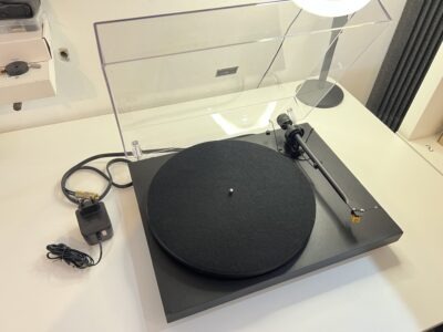Gramofón Pro-Ject 1.2e