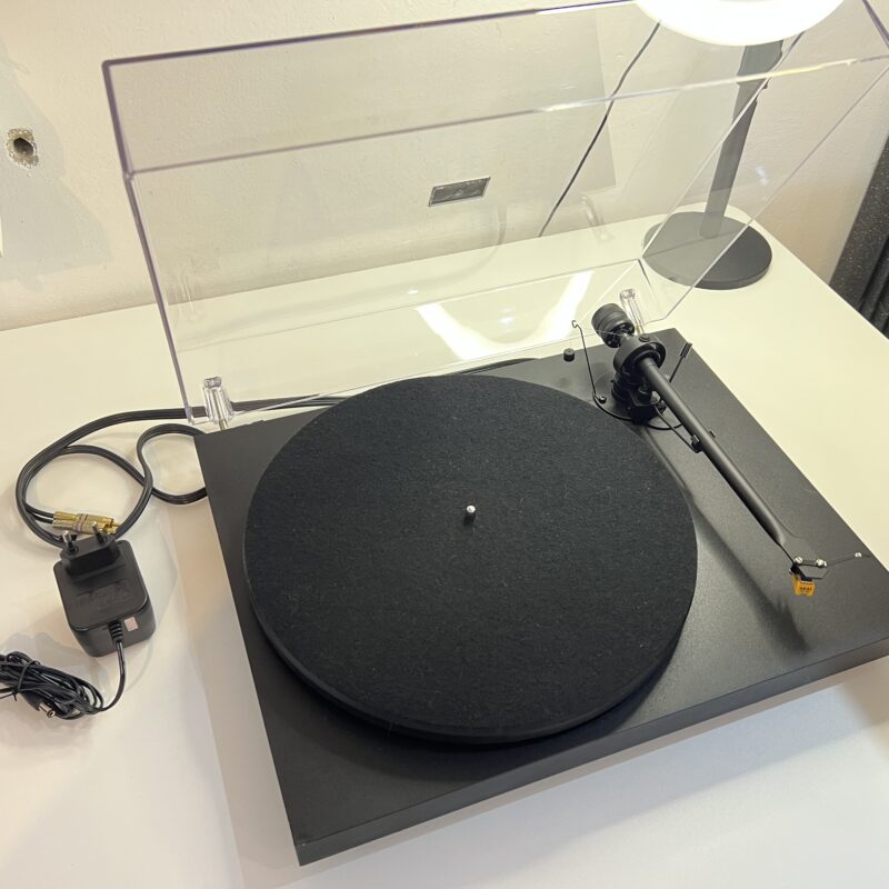Gramofón Pro-Ject 1.2e