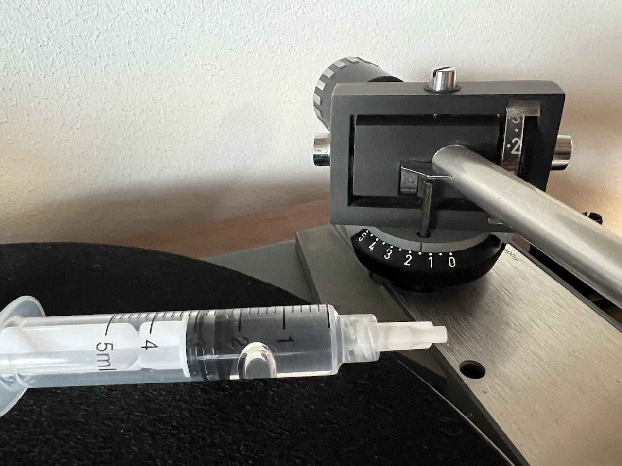 Silikónový olej na zdviháčik gramofónového ramienka 500 000 cSt – 2 ml 3 Silikónový olej na zdviháčik gramofónového ramienka – 2 ml